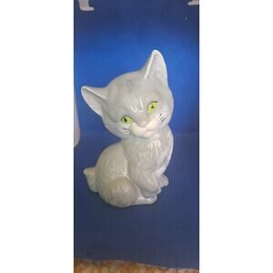 Ceramic light gray cat figurine 6”- w/ green eyes & pink nose- excellent